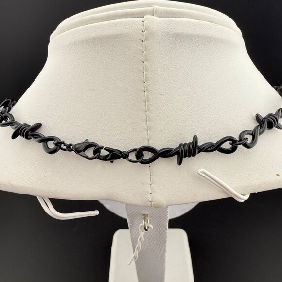 Barbed Wire Heart Pendant Black Chain Necklace Edgy Gothic Aesthetic Statement J - Picture 4 of 5